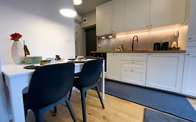 Urban Apartments Studio No 3A, Free Private Parking, Self Check-In